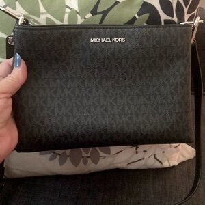 Michael Kors Trisha Med Triple Compartment Crossbody Bag Signature BLK/GRY